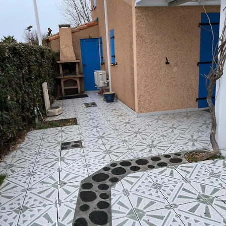 בית נופש Maison Bord De Et Piscine פרונטיניאן